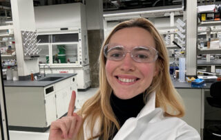 Diana Virgovičová v laboratóriu
