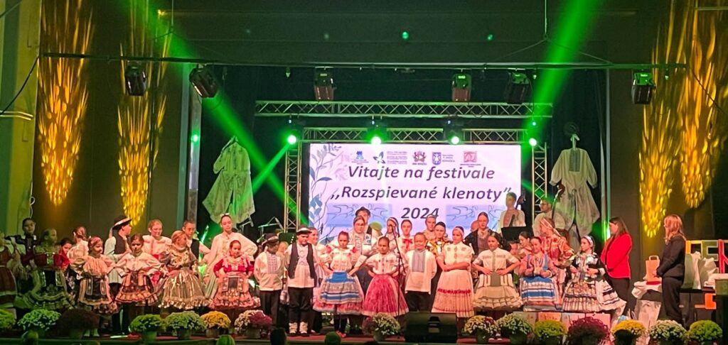 Detský festival slovenských ľudových piesní Rozospievané klenoty